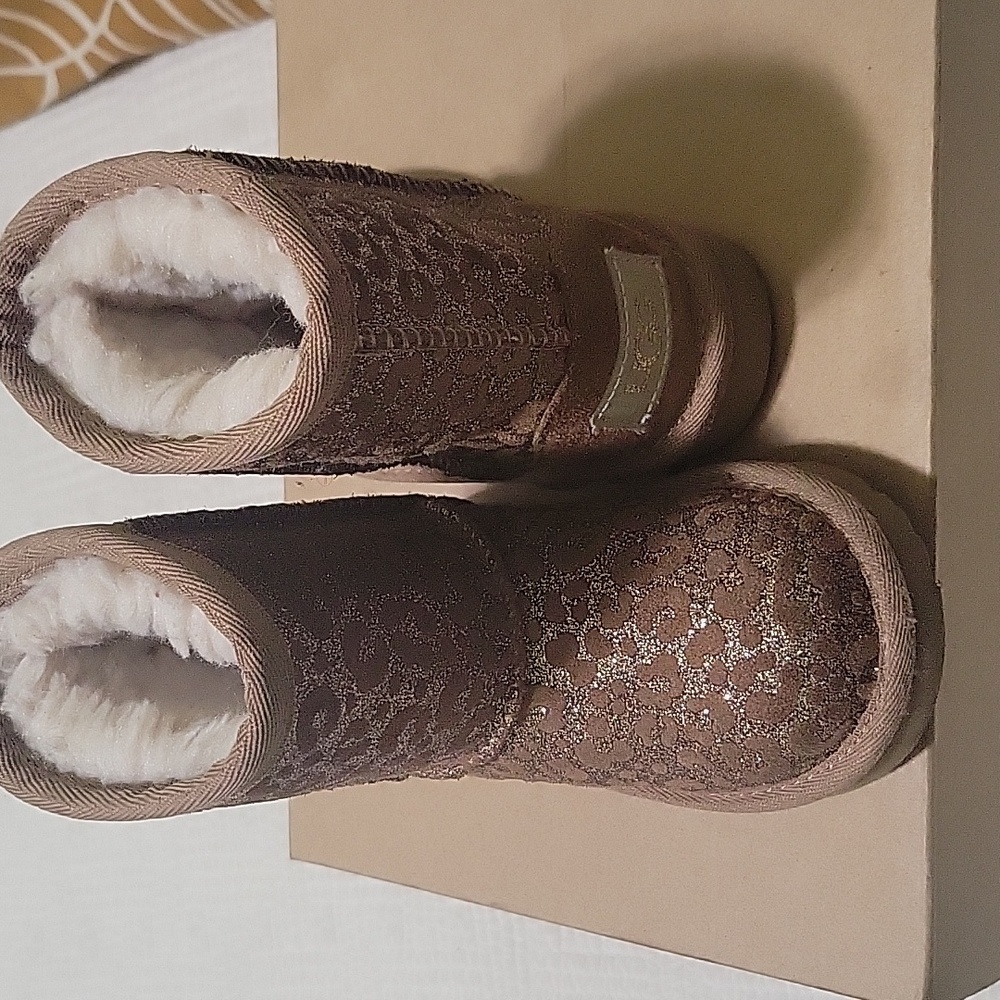 Girl UGG boots